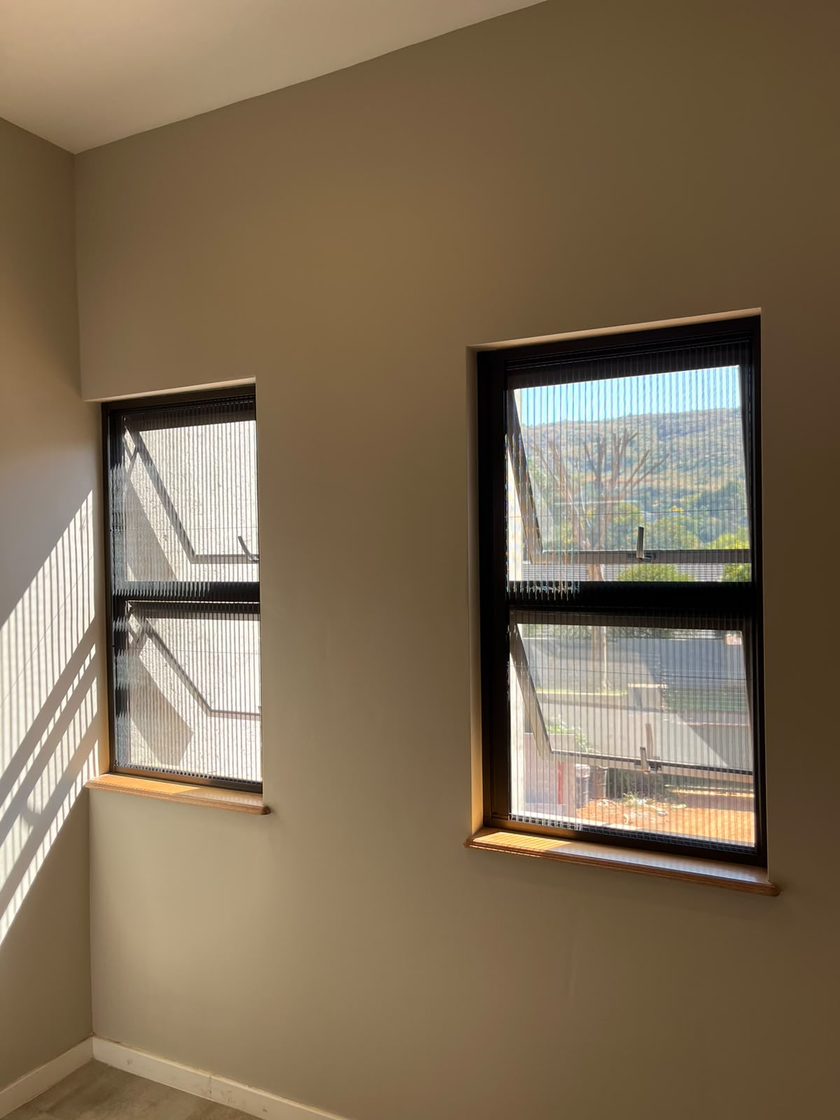 Aluminum Frames flyscreen installation 2