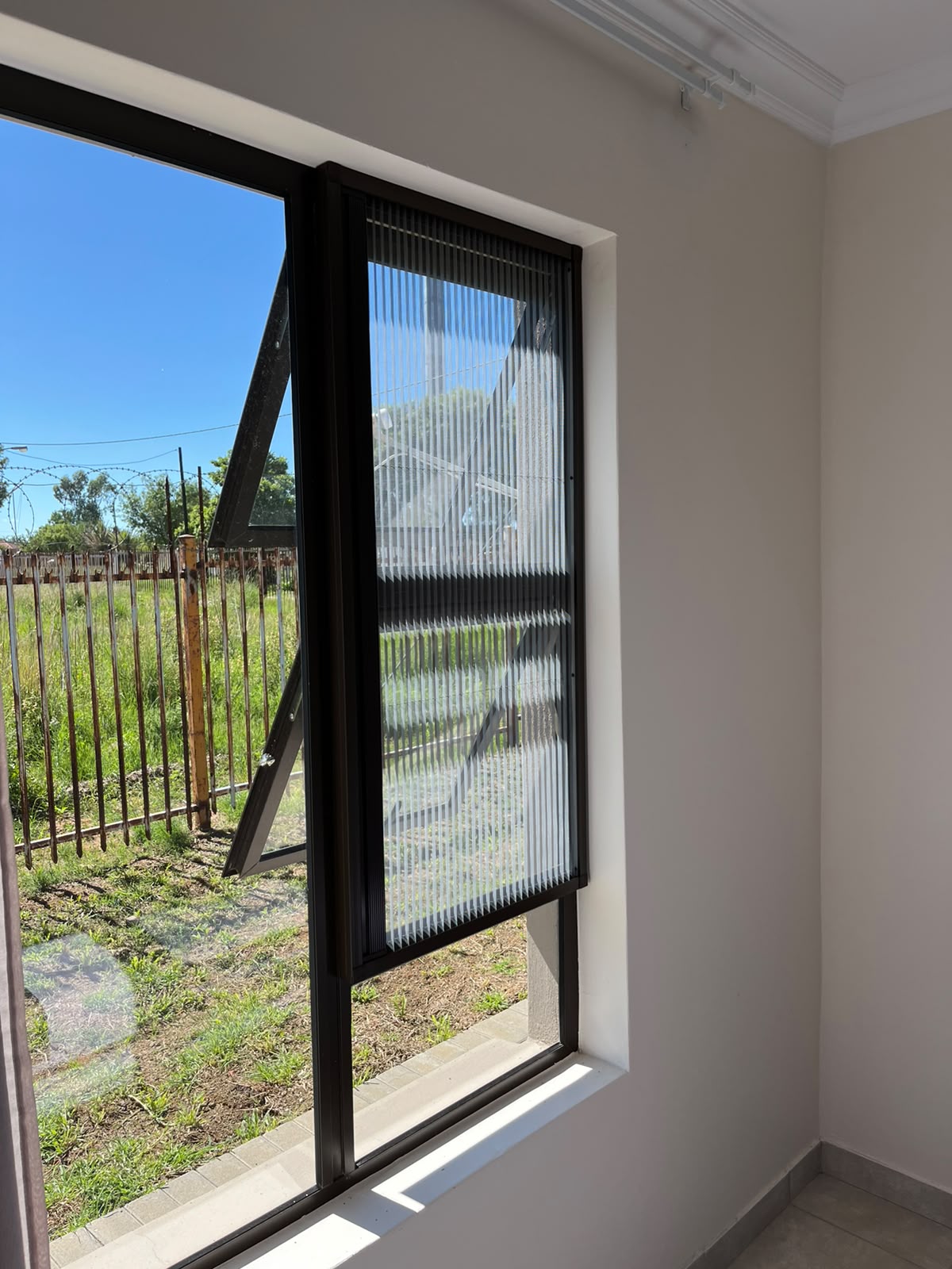 Aluminum Frames flyscreen installation 6