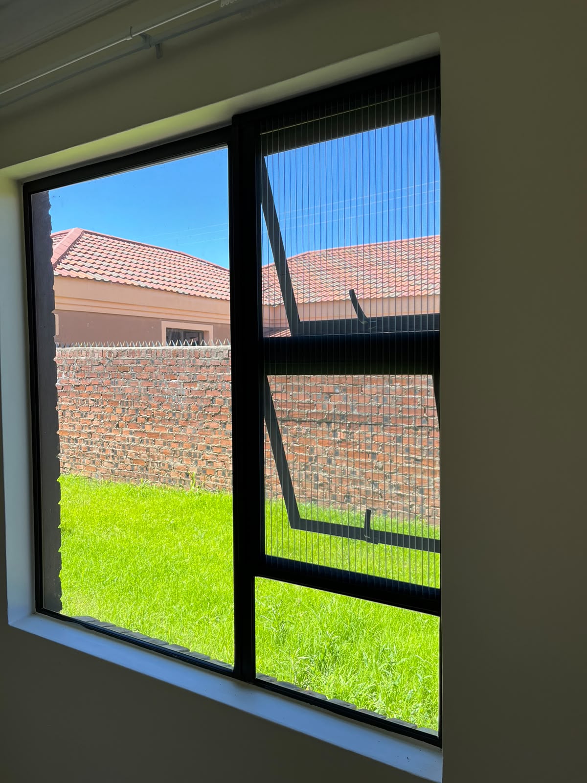 Aluminum Frames flyscreen installation 7