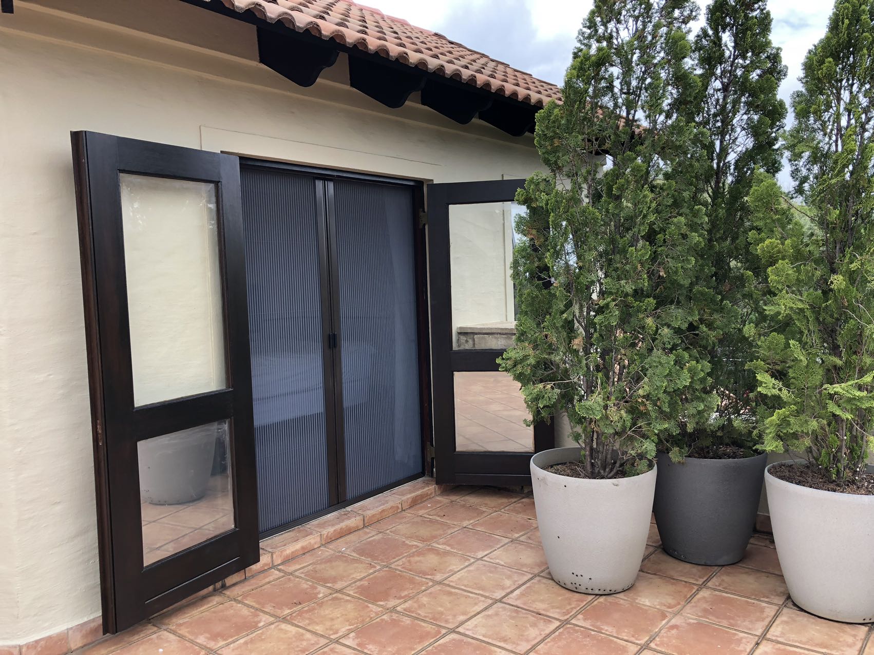 Invisible flyscreen installation beside a swimming pool